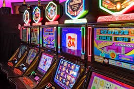 ilustrasi platform 55five untuk sportsbook & casino mobile